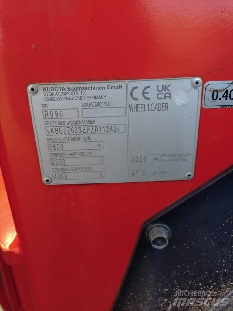Kubota R 082 Фронтальні навантажувачі