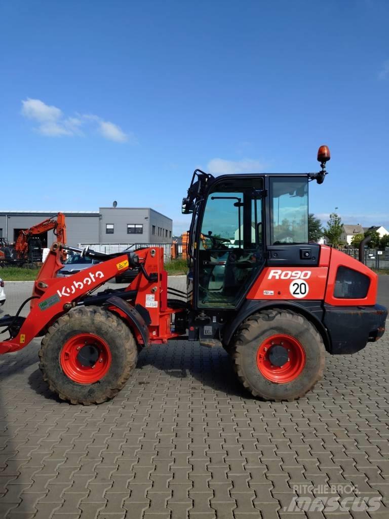Kubota R 082 Фронтальні навантажувачі