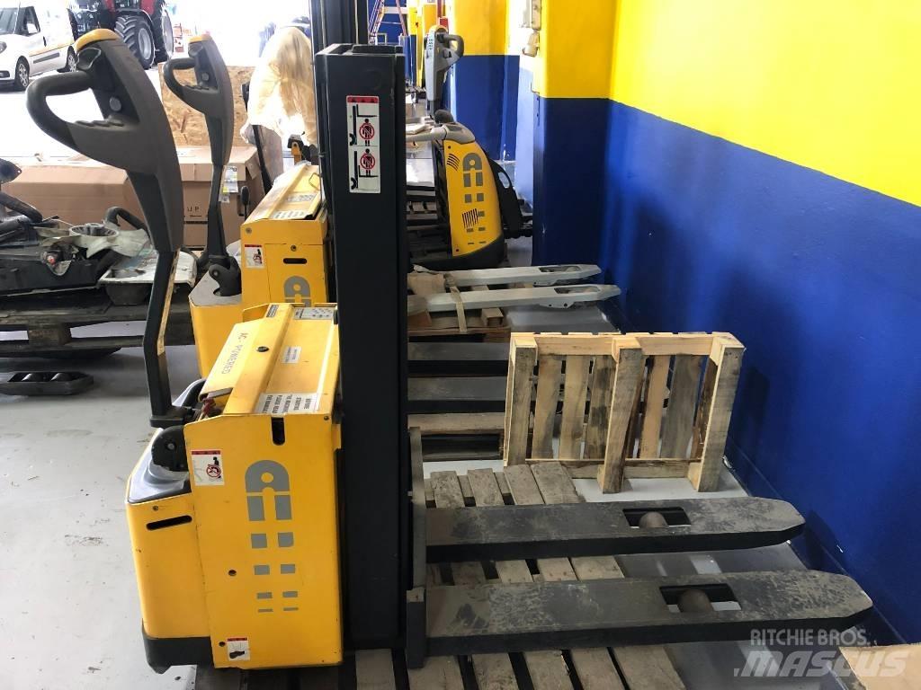 Atlet CSL 160 Самохідні електроштабелери