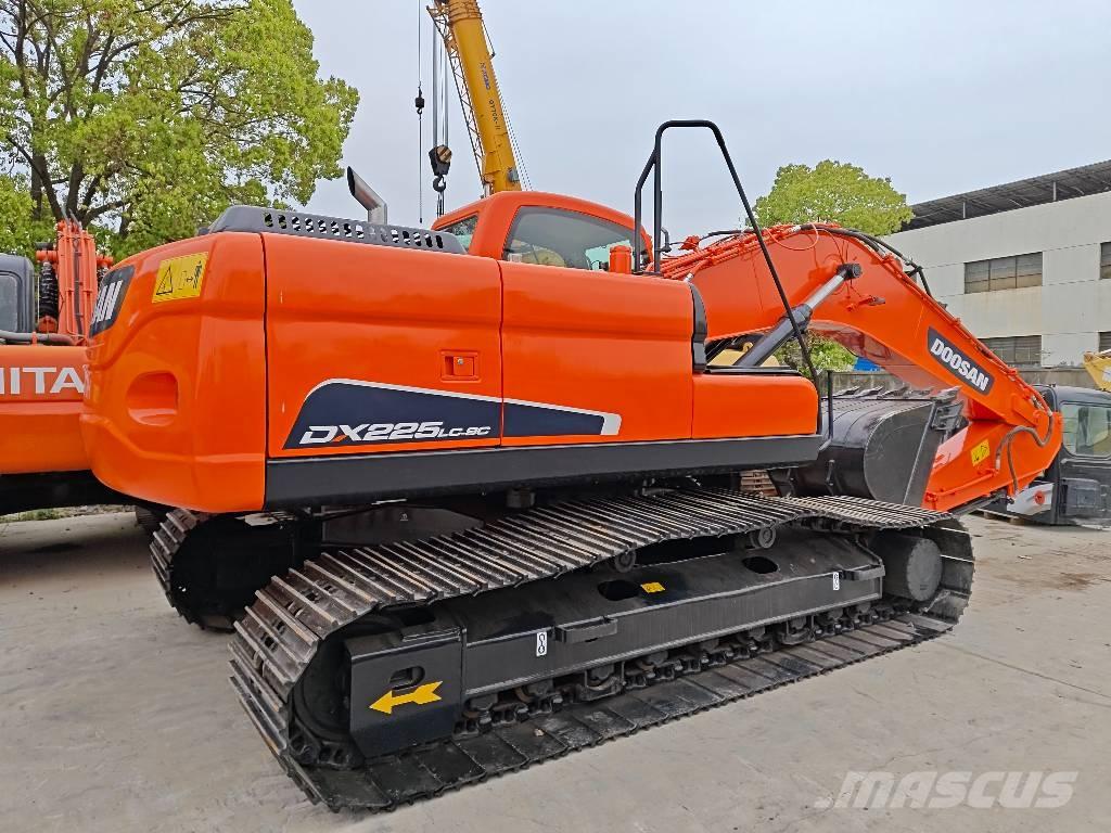 Doosan DX 225 LC Гусеничні екскаватори