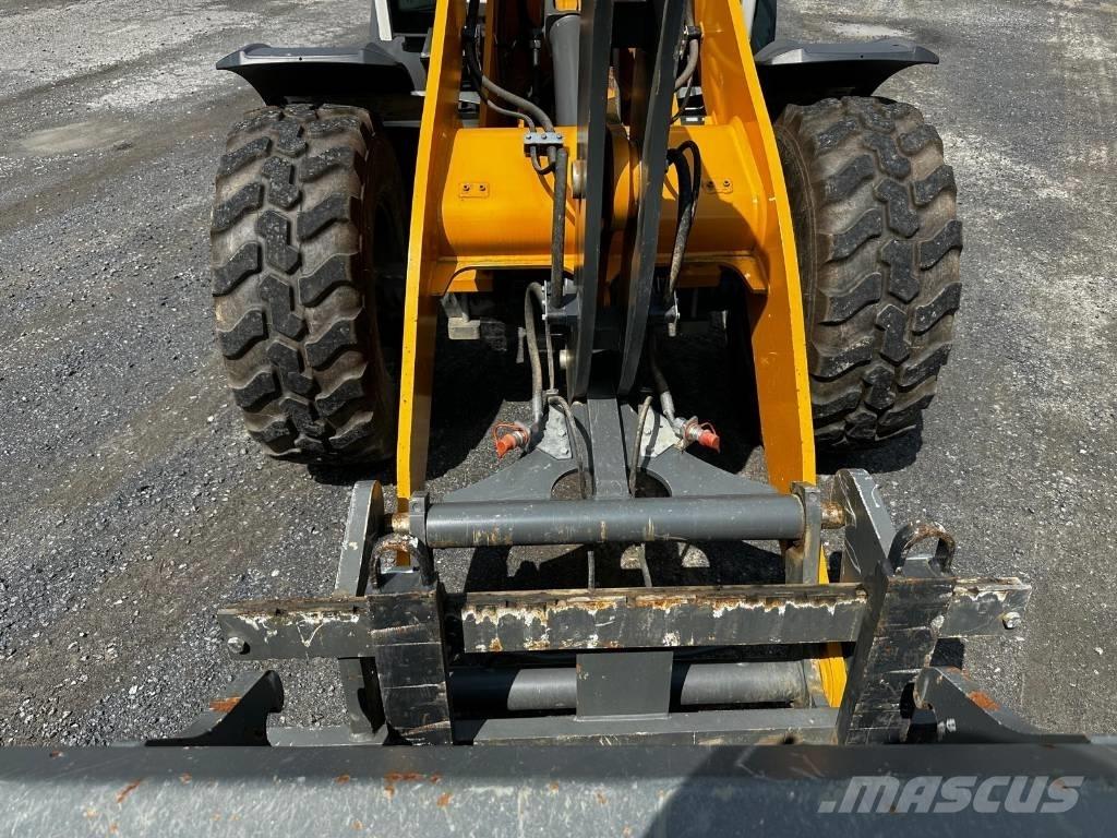 Liebherr 504 Compact Фронтальні навантажувачі