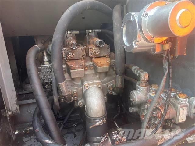 Hitachi EX120 Гусеничні екскаватори