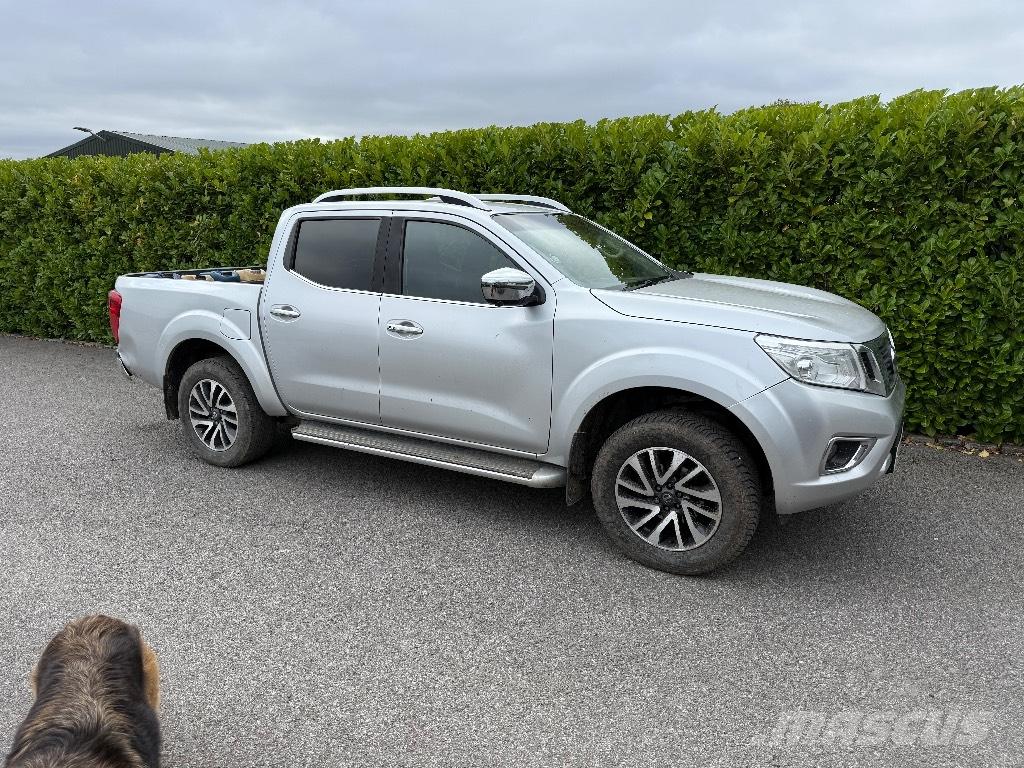 Nissan Navara Пікапи / Бічне розвантаження