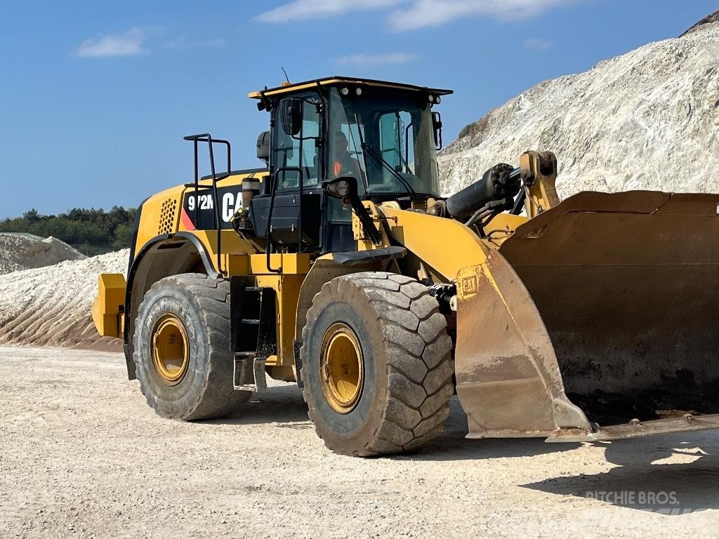 CAT 972m Фронтальні навантажувачі