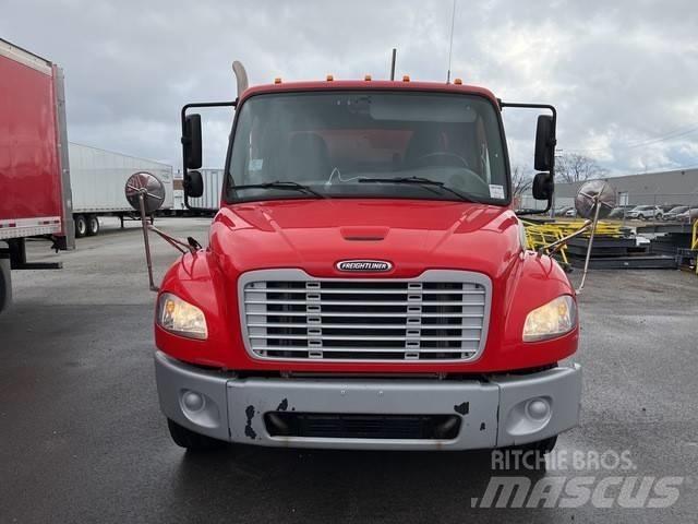 Freightliner M2 106 Вантажівки для доставки напоїв