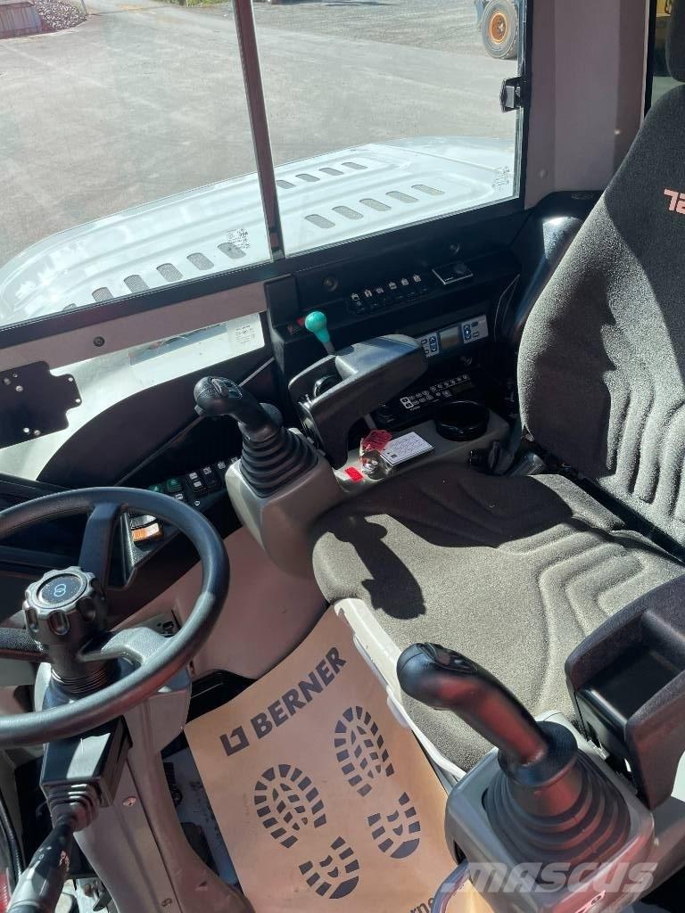 Takeuchi TB 295 W Колісні екскаватори
