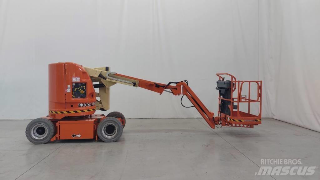 JLG E300AJP Колінчаті підйомники