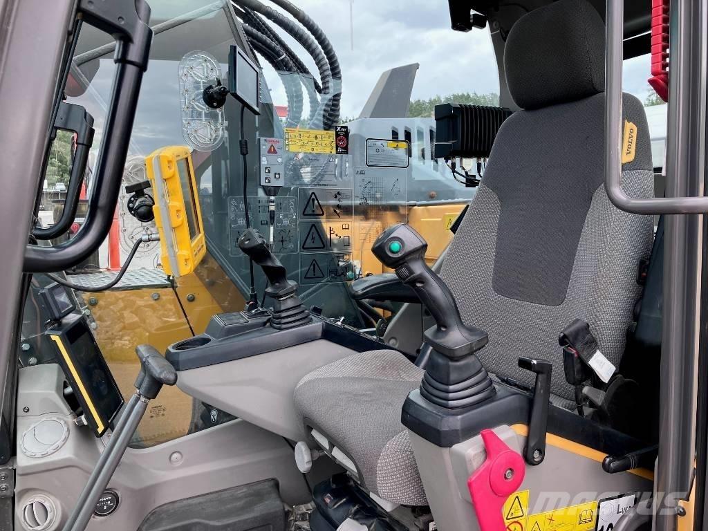Volvo ECR 235 E Гусеничні екскаватори