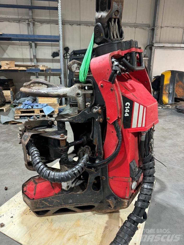 Komatsu C 144 Сучкорізи