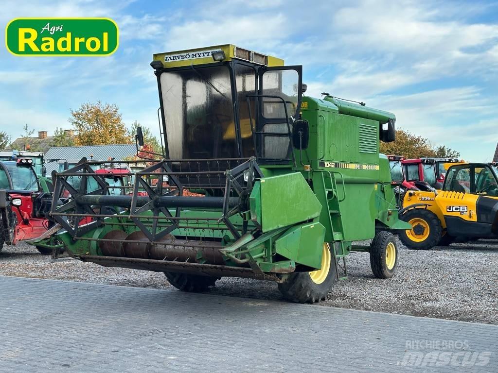 John Deere 1042 Зернозбиральні комбайни