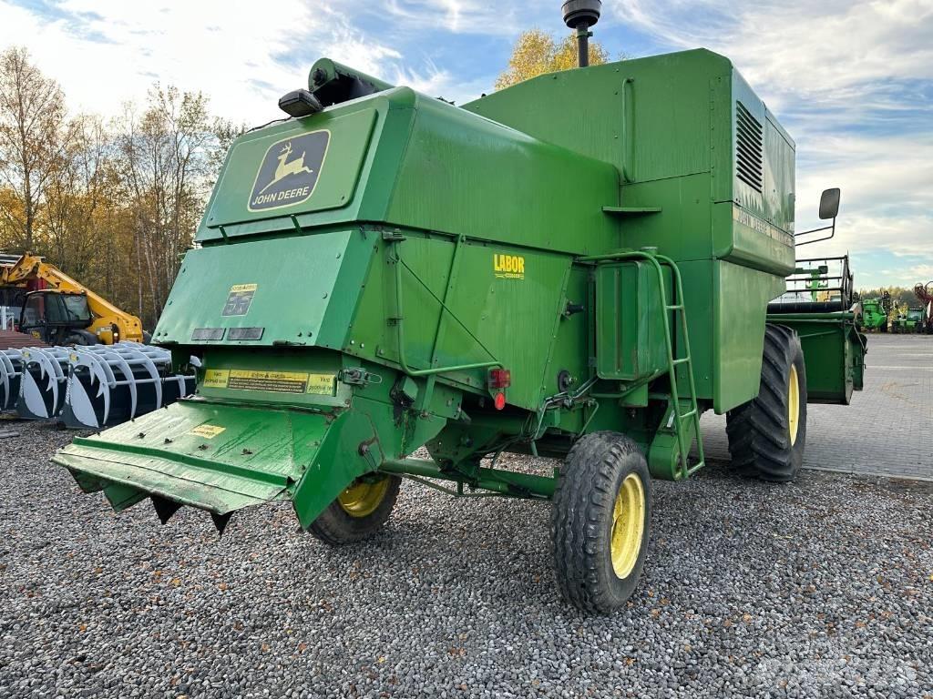 John Deere 1042 Зернозбиральні комбайни