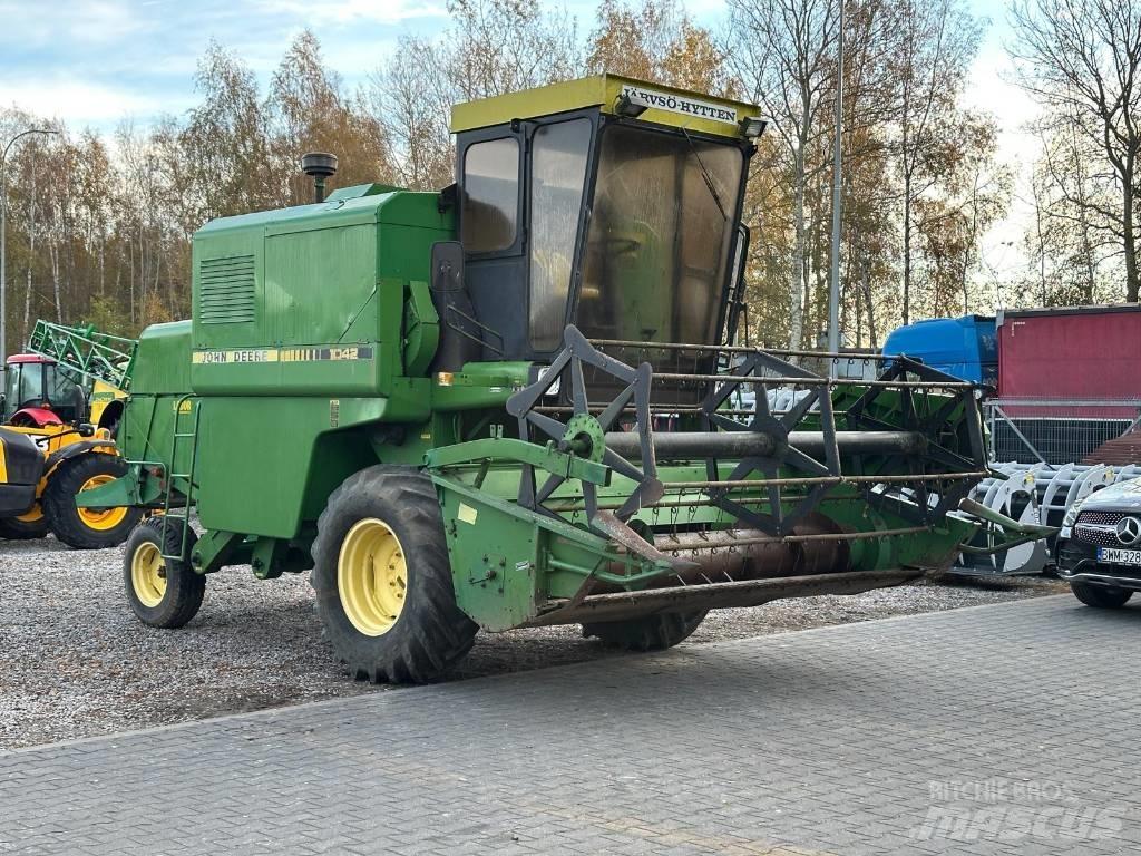 John Deere 1042 Зернозбиральні комбайни