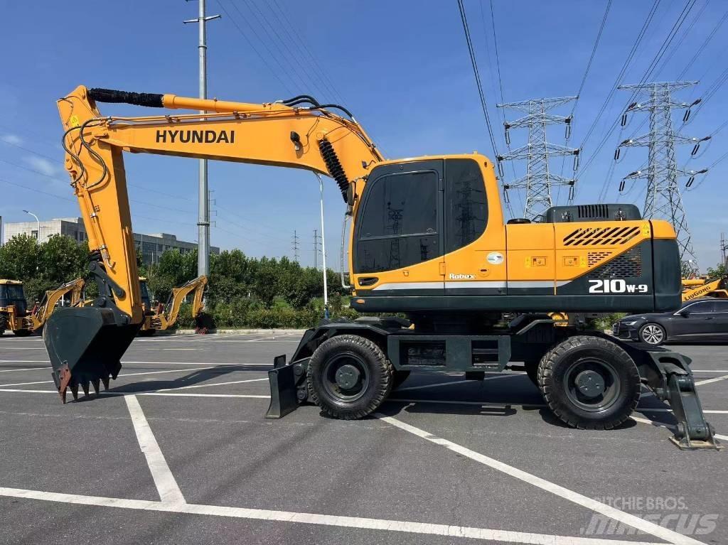 Hyundai R210W-9 Колісні екскаватори