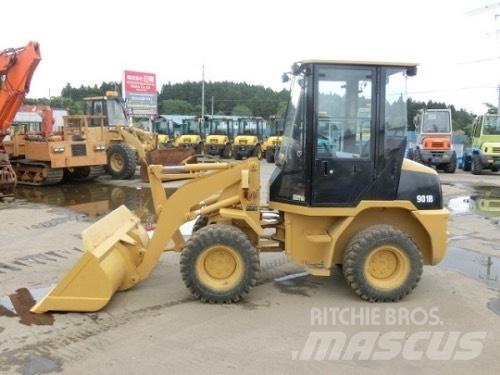 CAT 901B Фронтальні навантажувачі