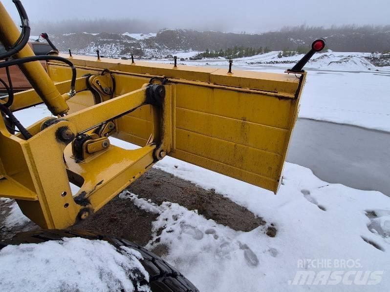 CAT 120 ADW Грейдери