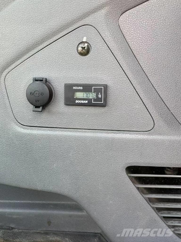 Doosan DX 60 Гусеничні екскаватори