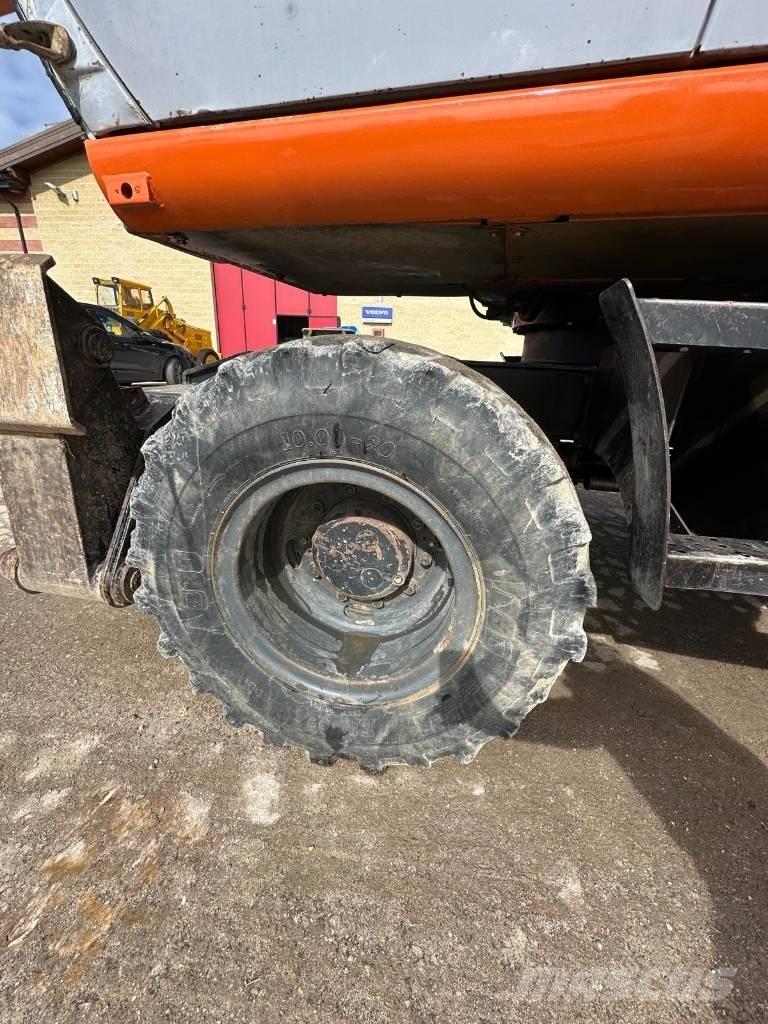 Hitachi EX 165 Колісні екскаватори