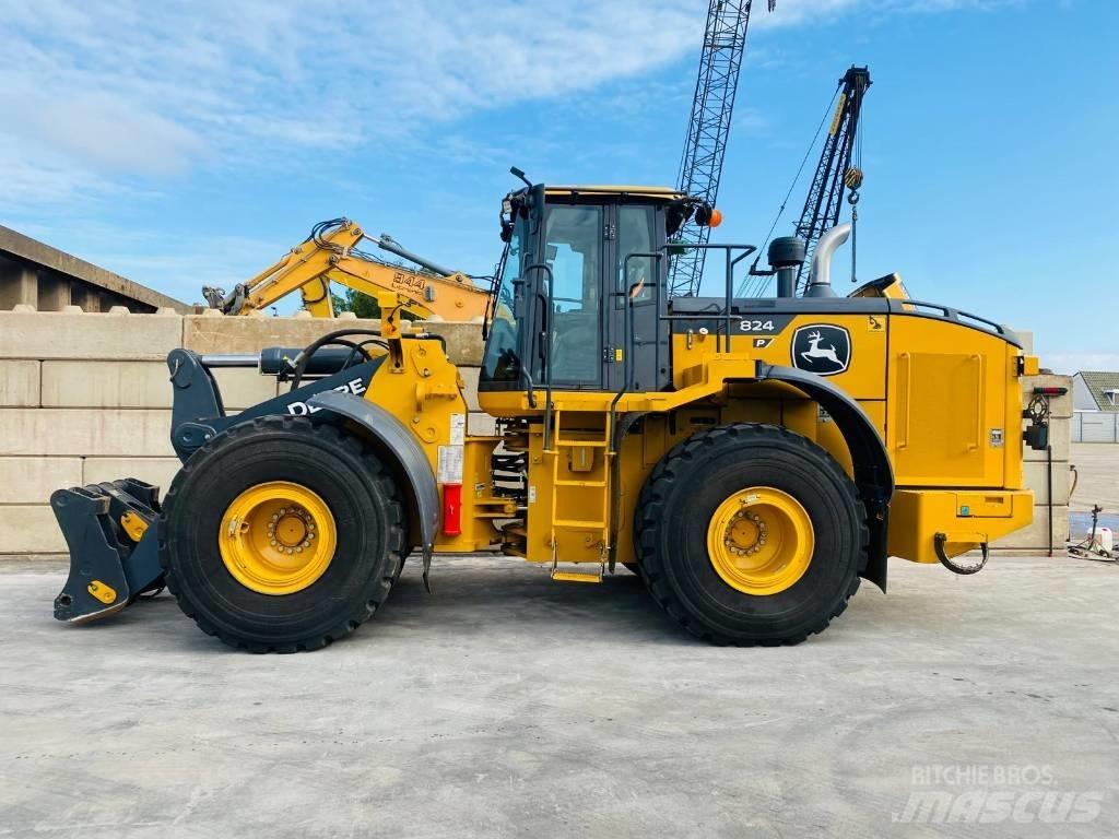 John Deere 824p Фронтальні навантажувачі