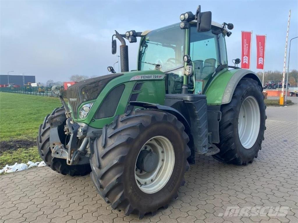 Fendt 724 PROFI Трактори