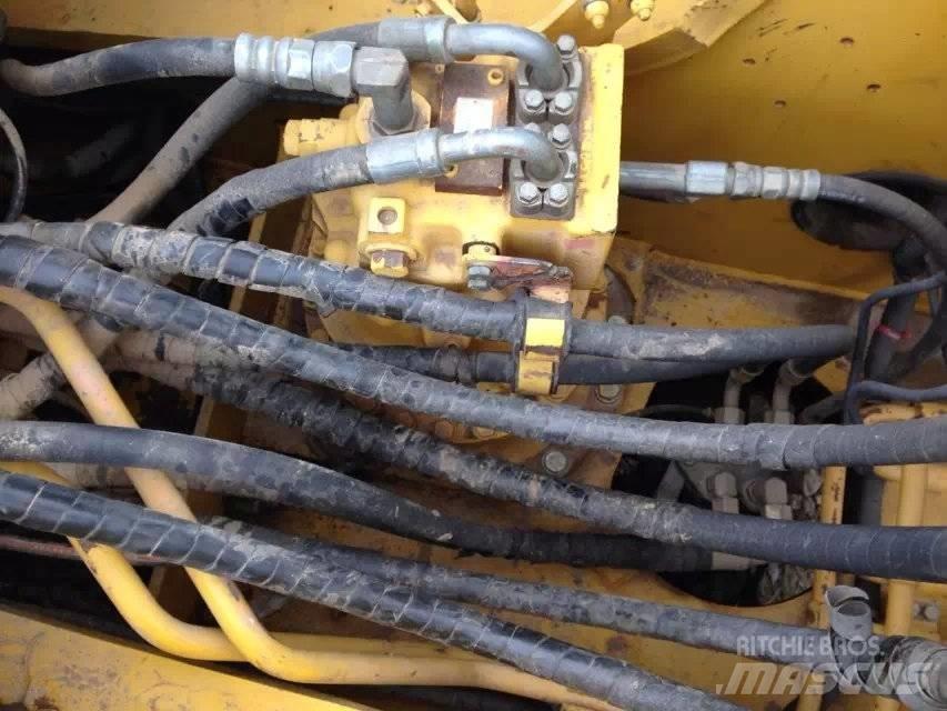 Komatsu pc220-7 Гусеничні екскаватори