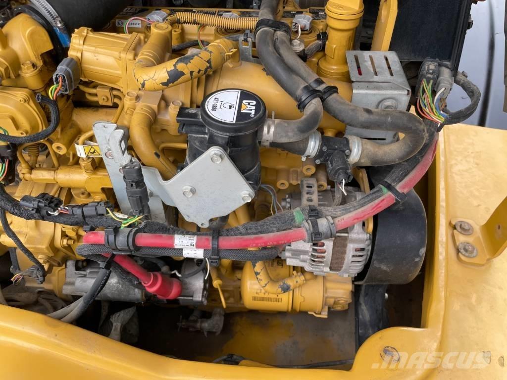 CAT 908M Фронтальні навантажувачі