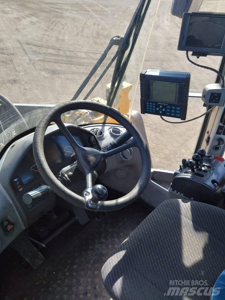 Volvo L 220 F Фронтальні навантажувачі