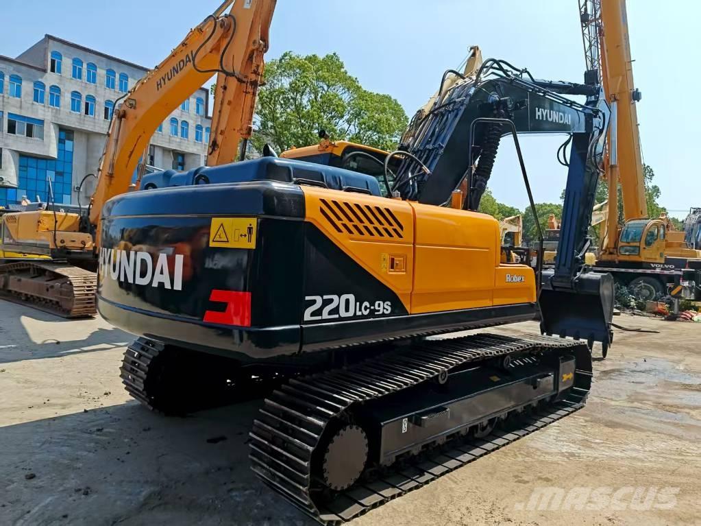 Hyundai R220LC-9S Гусеничні екскаватори