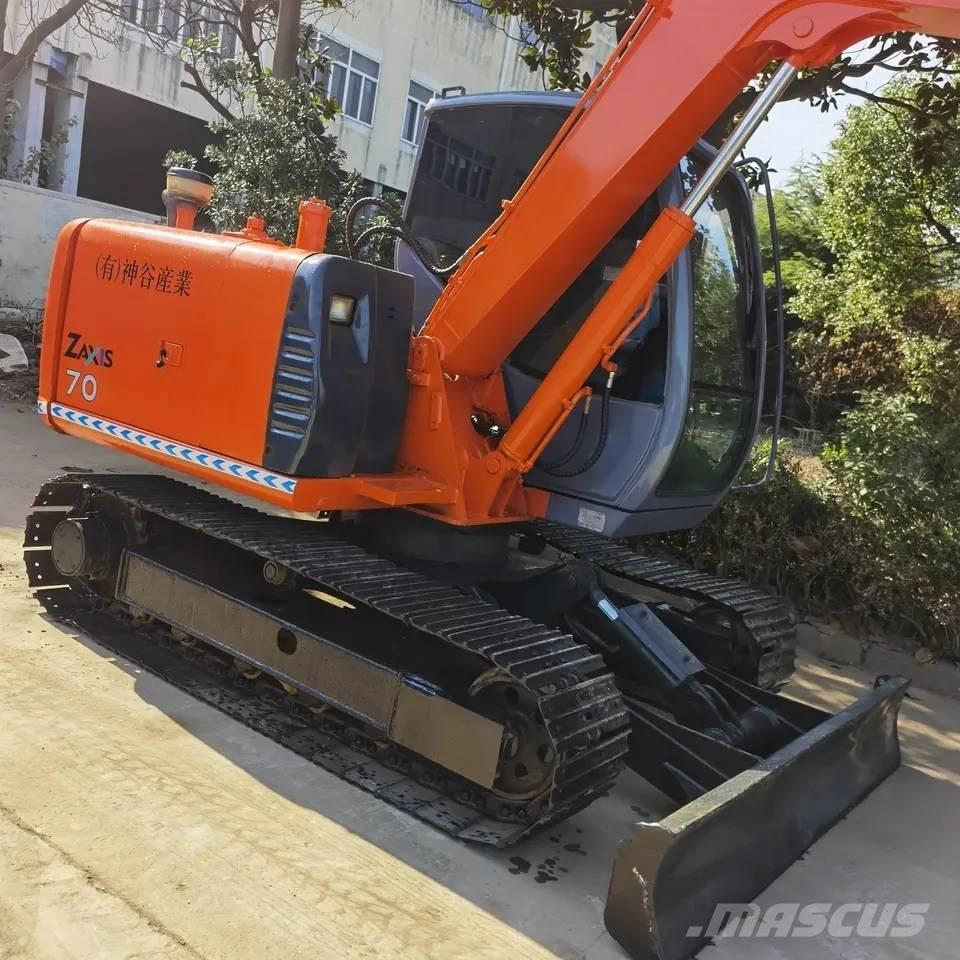Hitachi ZX70 Середні екскаватори 7т. - 12т.