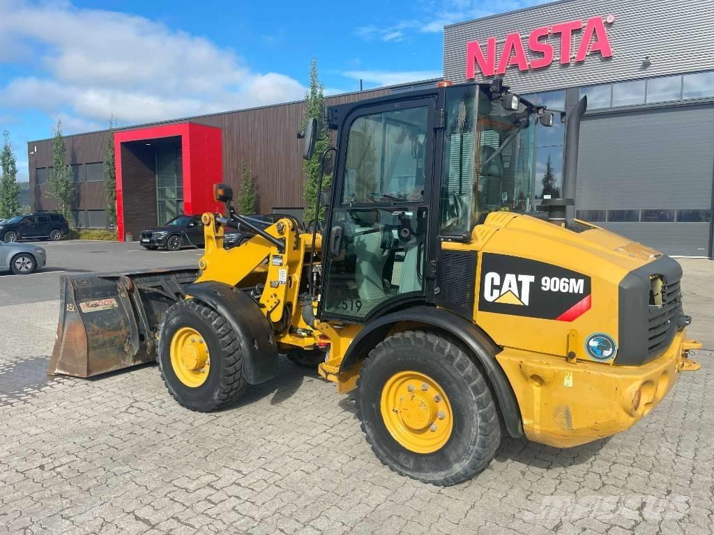 CAT 906M Фронтальні навантажувачі