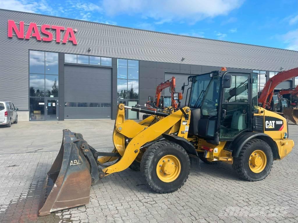 CAT 906M Фронтальні навантажувачі