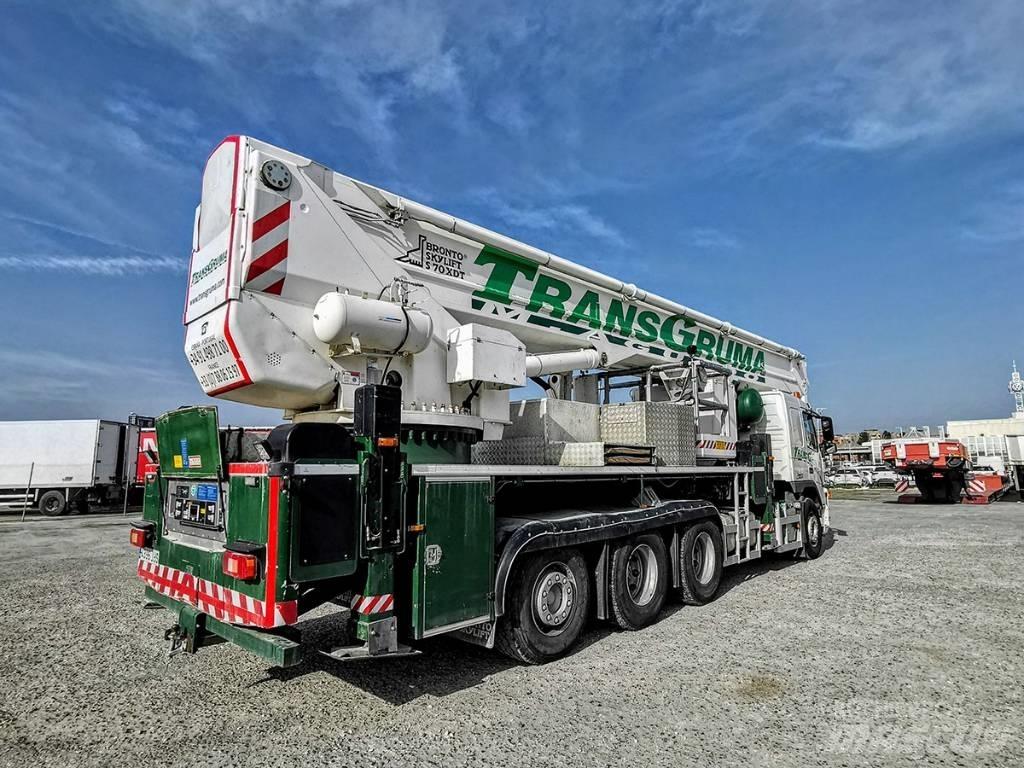 Bronto S70 XDT Компактні самохідні стрілові підйомники