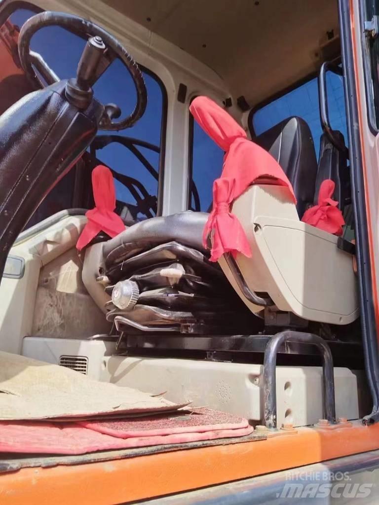 Doosan DX150W-9 Колісні екскаватори