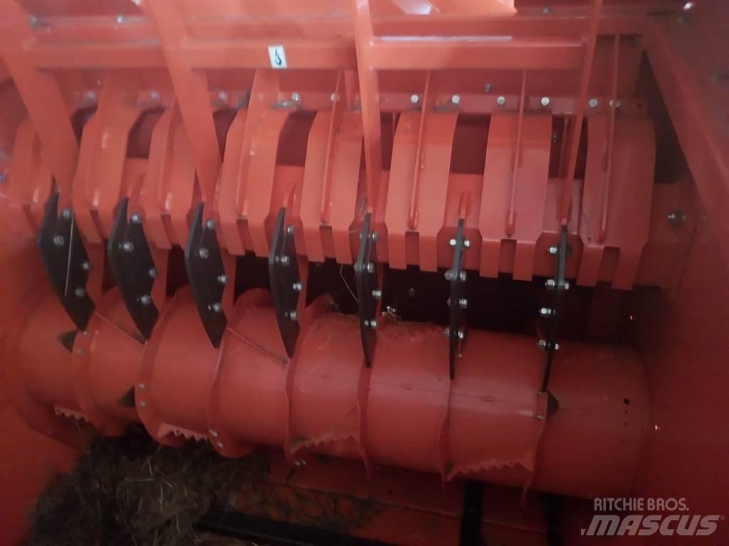Kubota BC 1300 PRO Роздрібнювачі, різаки і розпаковувачі тюків