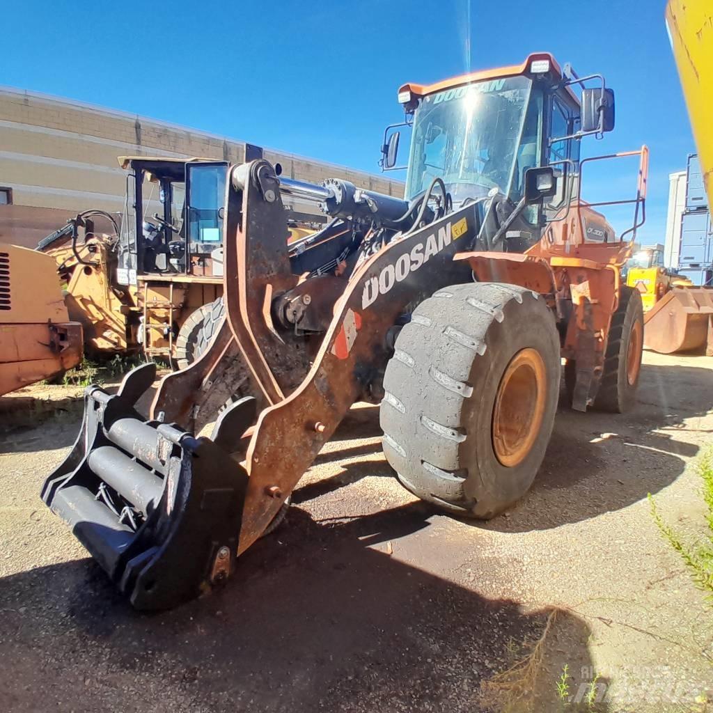 Doosan DL 300-5 Фронтальні навантажувачі