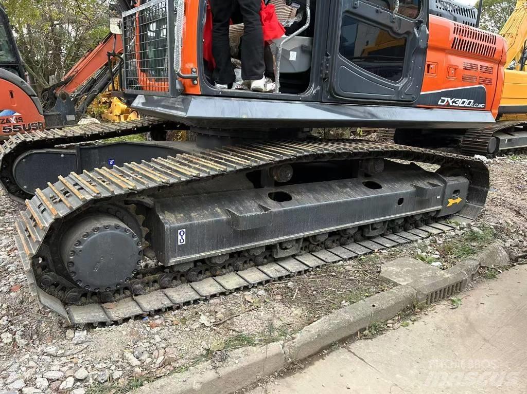Doosan DX 300 Гусеничні екскаватори
