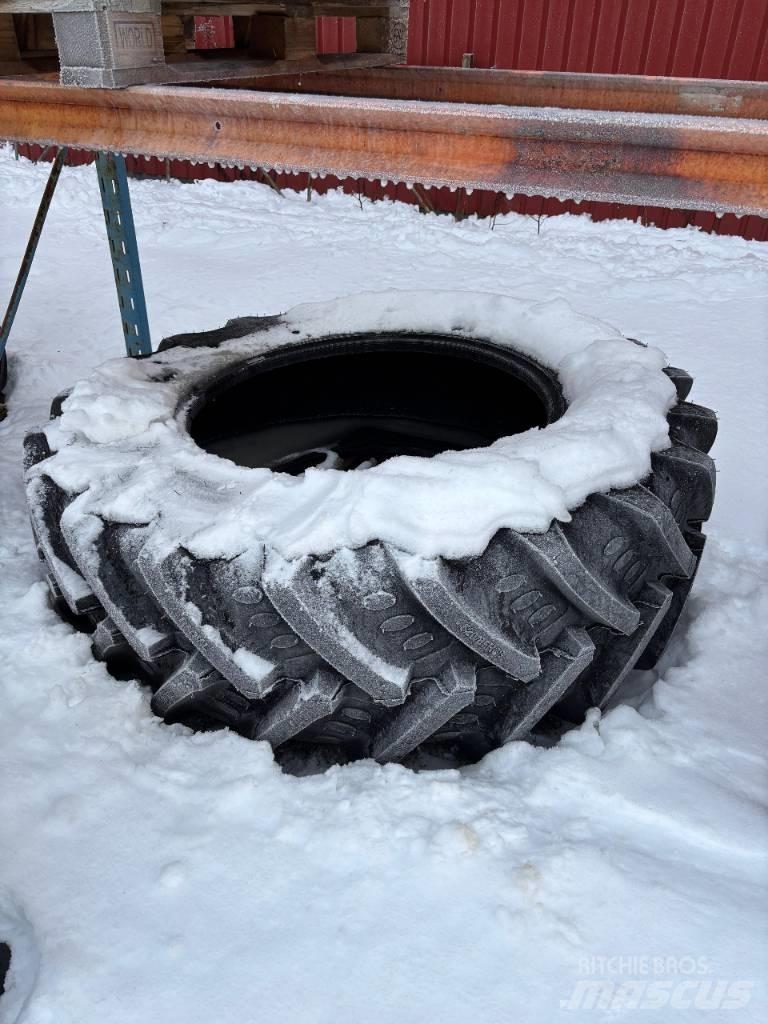 BKT 520/85R38 Колеса