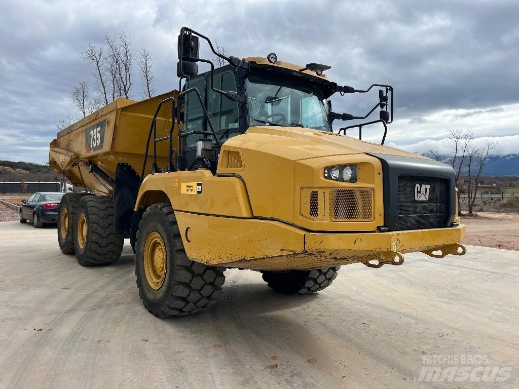 CAT 735 Зчленовані самоскиди