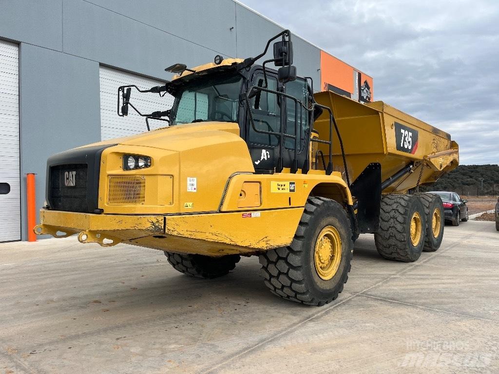 CAT 735 Зчленовані самоскиди