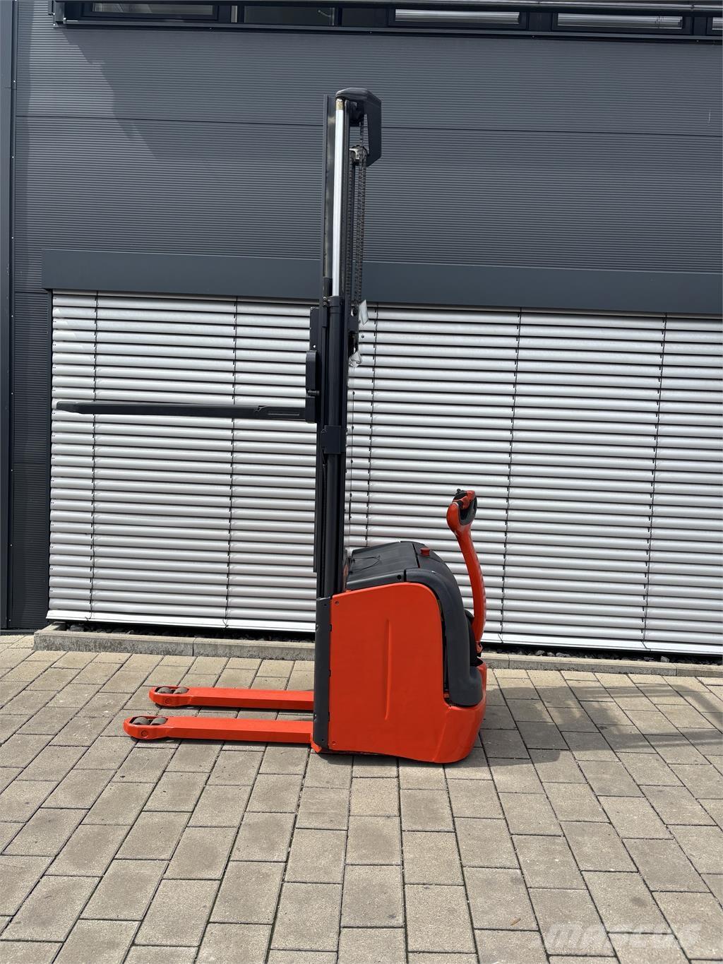 Linde L16 Самохідні електроштабелери