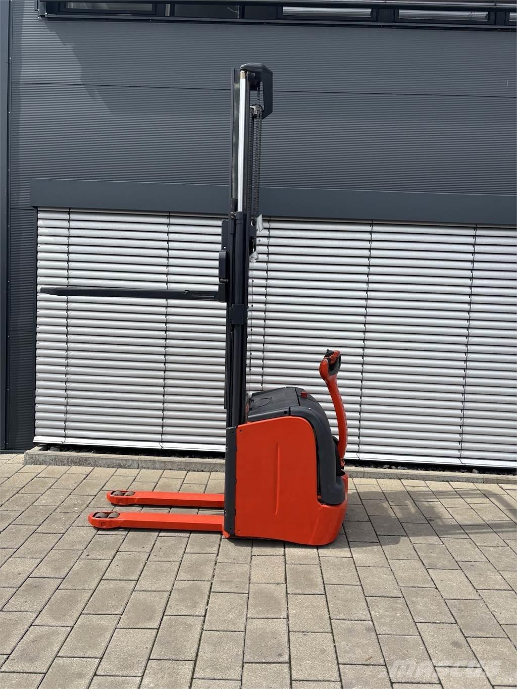 Linde L16 Самохідні електроштабелери