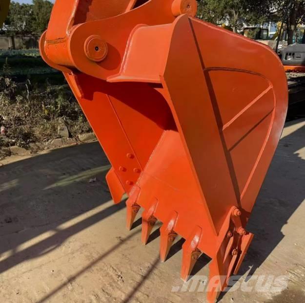 Hitachi ZX200 Гусеничні екскаватори