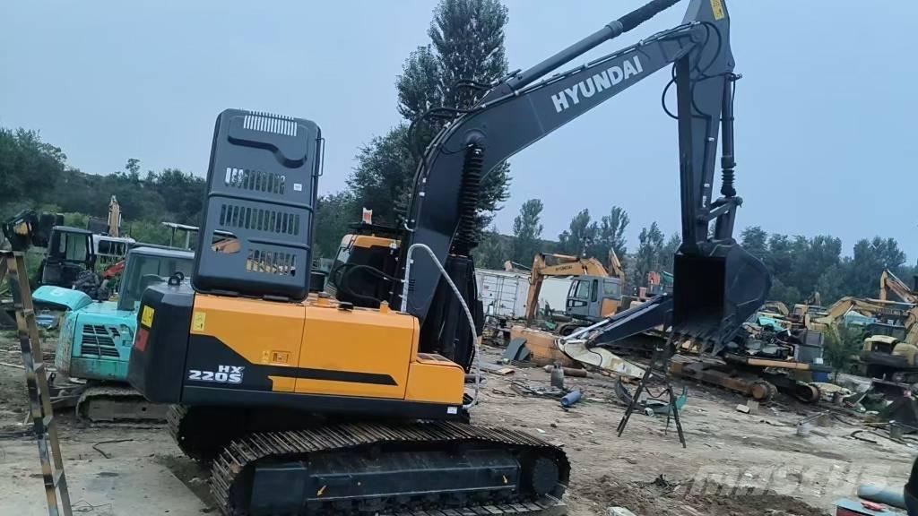Hyundai HX220S Гусеничні екскаватори