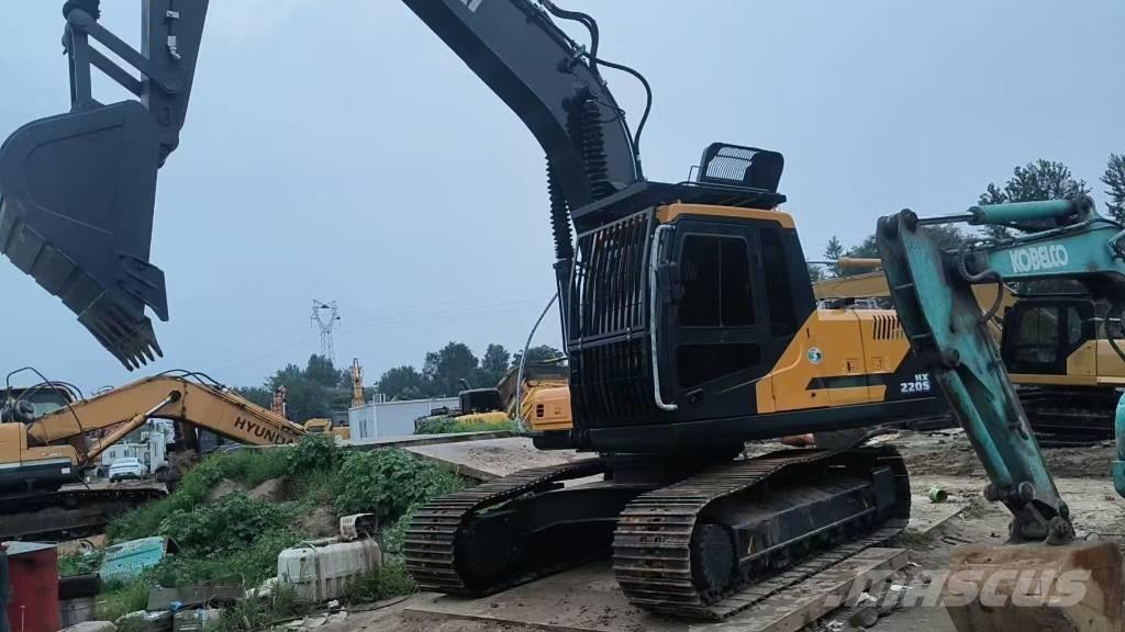 Hyundai HX220S Гусеничні екскаватори