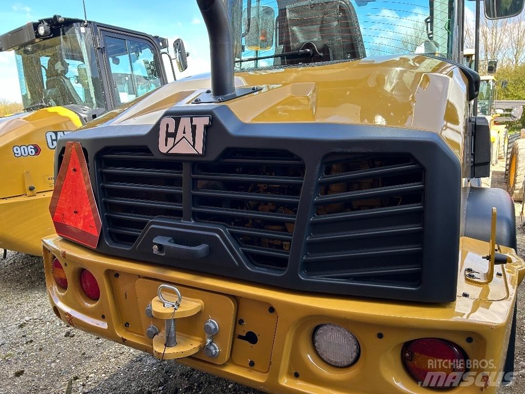 CAT 906 Фронтальні навантажувачі