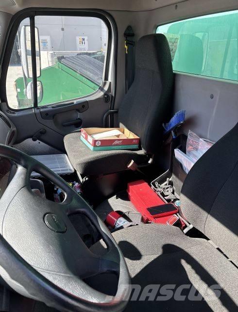 Freightliner M2 Вантажівки для доставки напоїв