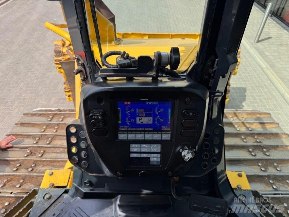 Komatsu D61PXi-24EO Гусеничні бульдозери