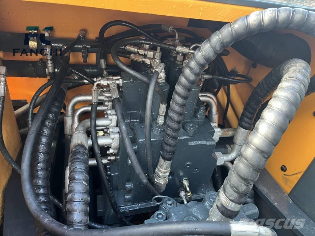 Hyundai 220LC-9S Гусеничні екскаватори