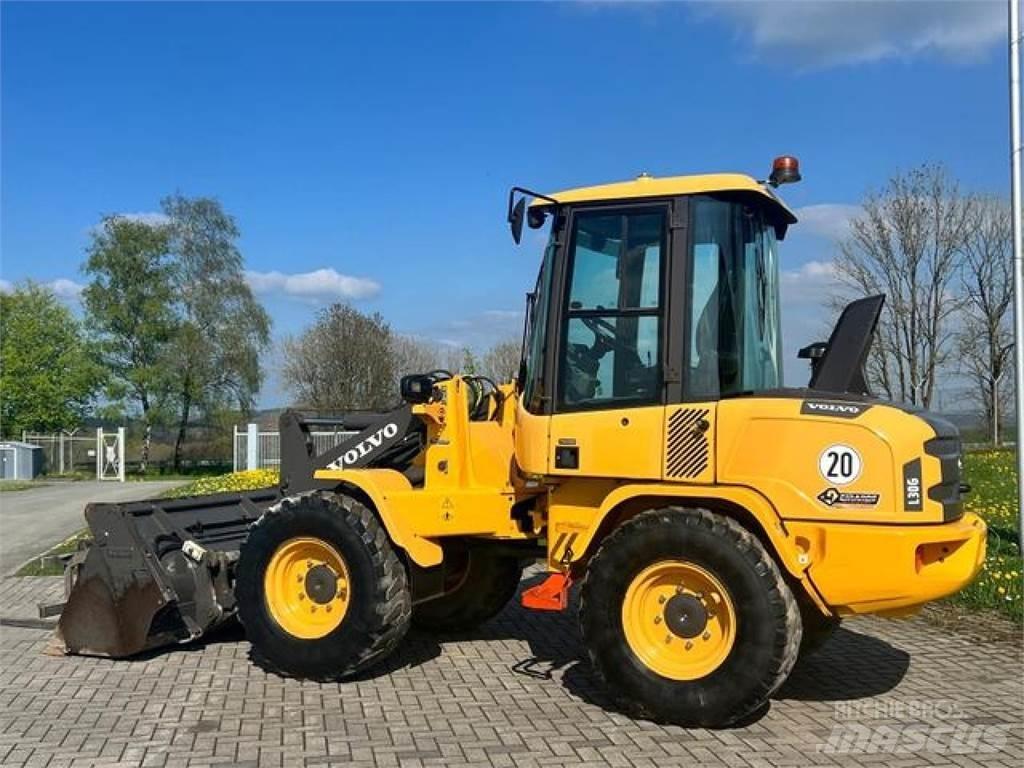 Volvo L30G Фронтальні навантажувачі