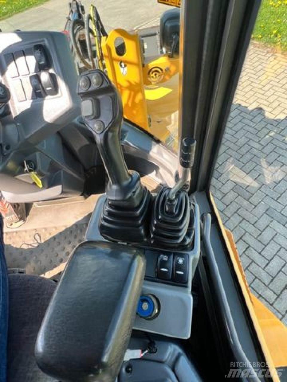 Volvo L30G Фронтальні навантажувачі