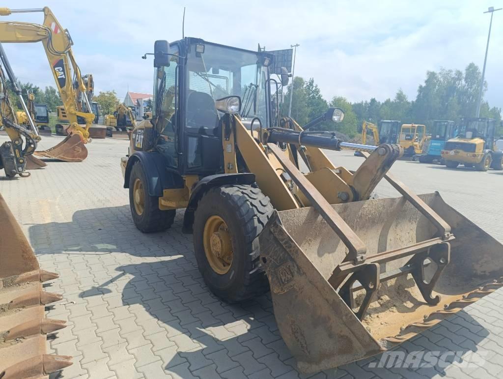 CAT 906 H Фронтальні навантажувачі